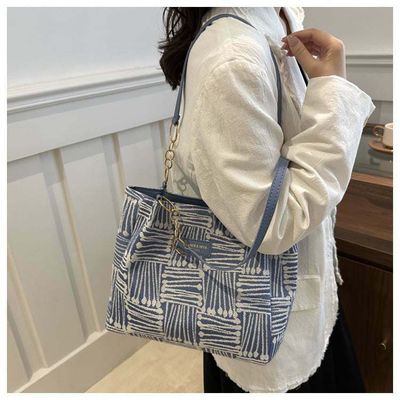 New canvas shoulder crossbody bag Available in stock Material: Canvas Size: Mentioned in the picture_img_3