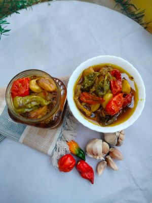 pickle - আম রসুন বোম্বাই মরিচ মিক্স ৩৫০ গ্রাম