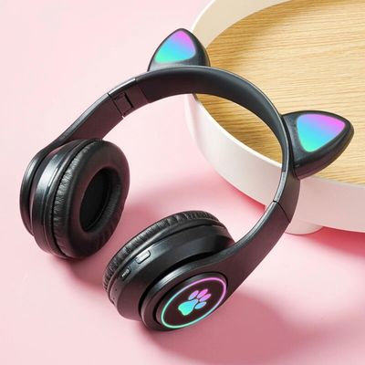 Cat ear design with LED lights wireless headphones._img_2