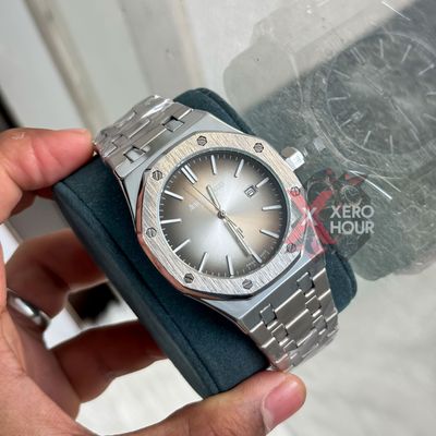 Audemars Piguet || Royal Oak || Plain Dial  || Silver white black shade_img_1