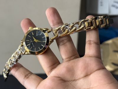 MK SHACKLE CHAIN GOLDEN BLACK DIAL_img_0