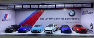 1:64 Diorama House: BMW with LED_img_1