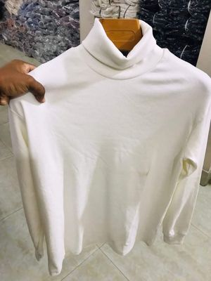 Classic White Turtleneck Sweater_img_1