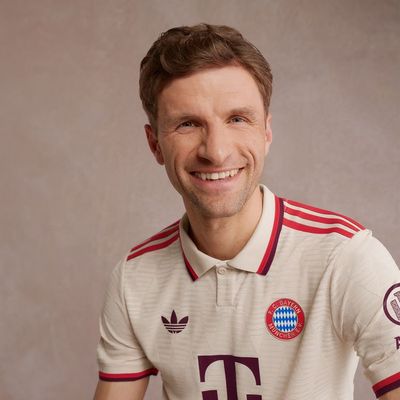BAYERN 3RD KIT 24/25_img_0
