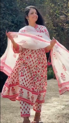 প্রিমিয়াম কটন গাউন জামা সেট – বাটারসিল্ক সালোয়ার ও স্কিন প্রিন্ট কটন ওড়না_img_0