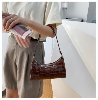 Crocodile shoulder bag_img_10