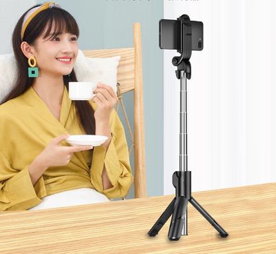 Q07 Foldable Mini Tripod & Selfi Stick with LED Light Bluetooth Remote Shutter_img_1