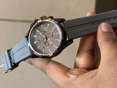 HILFIGER CHRONIGRAPH SILICONE GREY BELT WITH BRAND BOX_img_0