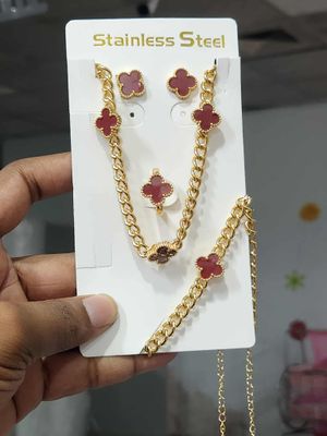 Clovers  4 pcs set🌹Pendent 🌹Earring🌹Ring🌹Braclet_img_1
