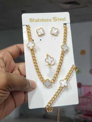 Clovers  4 pcs set🌹Pendent 🌹Earring🌹Ring🌹Braclet_img_3