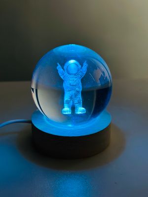 3D Crystal Ball – Astronaut (7 Color Base)_img_2