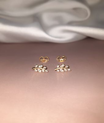 Gilded leaf stud earrings_img_0