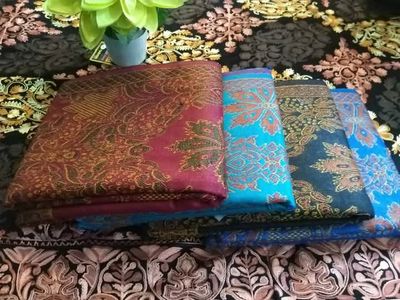 Kashmiri Shawl শীতের এই কনকনে ঠান্ডায় কাশ্মীরি শাল এনে দেবে আপনাকে কোমল গরম অনুভব, আপনার নিত্যনতুন দিনের শপিংয়ে অফিসে কিংবা অনুষ্ঠানে ঘুরেবেড়ান কাস্মীরী শালের ফ্যাশনে।স্টাইল এবং ফ্যাশন এনে দেবে আপনাকে Fashion Mart Brand Gallery