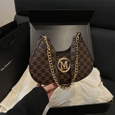 2025 Spring New Arrival Fashionable Niche Underarm Bag Stylish Personalized Shoulder Bag Letter Printed Crossbody Commuter Women's Bag_img_4