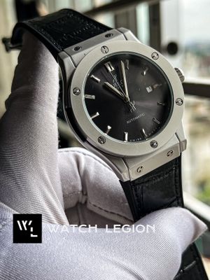 HUBLOT CLASSIC FUSION AUTO GREY BLACK LEATHER TEXTURE
