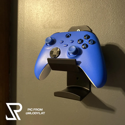 Controller and headset wall mount_img_1