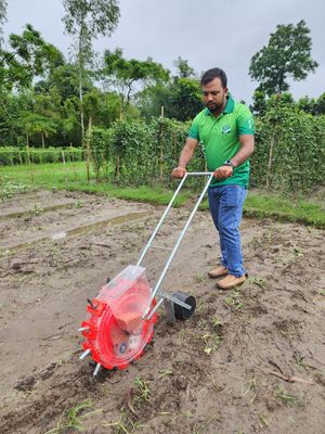 সবথেকে প্রিমিয়াম ভূট্টা লাগানোর মেশিন । The most premium corn planting machine_img_0