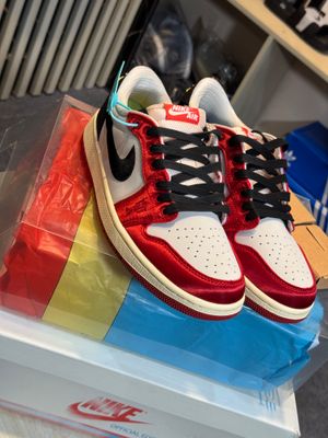 Air Jordan 1 Low OG x Trophy Room_img_2
