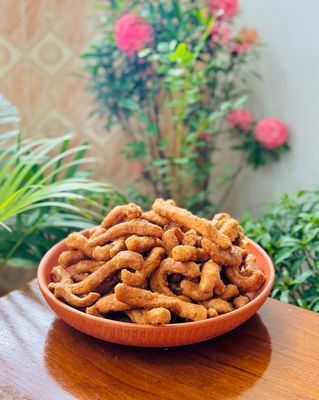 কুষ্টিয়ার স্পেশাল খুরমা (৩০০গ্রাম+ বক্স)