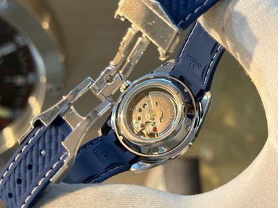 OMEGA AQUA TERRA SILVER DIAL BLUE BELT_img_1