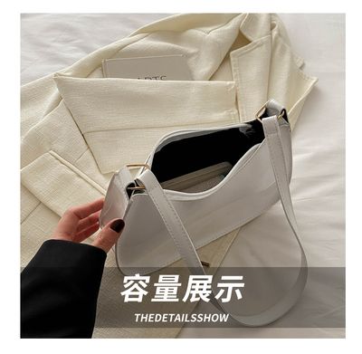 Glossy shoulder bag_img_12