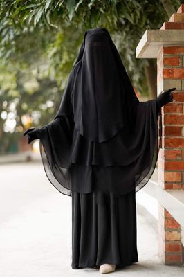 মুত্তাকি বোরকা সেট হিজাব নিকাবসহ