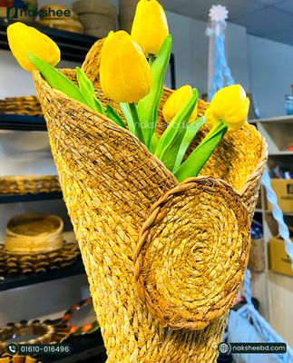 V Shape Planter (With 5pcs Yellow Tulips)_img_0