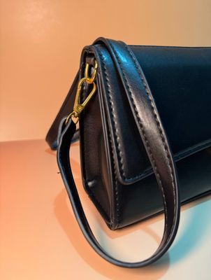Sleek Black Handbag_img_4