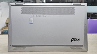 HP EliteBook 1040 G8. Core i7, 11th Gen. 16GB RAM, 512GB SSD. 14.1" X360 Touch Display._img_3