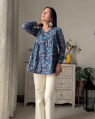 Blue Small Booti V Neck Peplum Top_img_2
