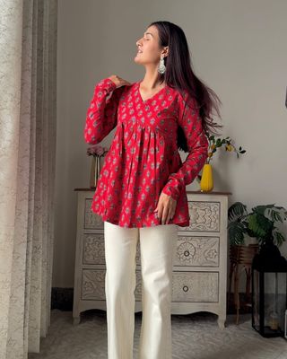 Red Full Sleeve V Neck Pure Cotton Top_img_2
