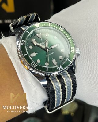 SEIKO SKX| GREEN DIAL GREEN BEZEL| QUARTZ SWEEP MOVEMENT |FREE NATO STRAP (AA)_img_1