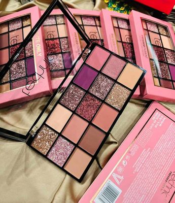technic invite only eyeshadow palette_img_0