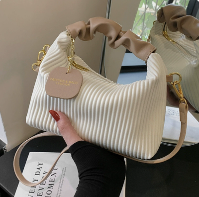 Élégante Pleated Handbag_img_3