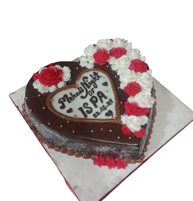 মেহেদি নাইটের জন্য হার্ট-শেপ চকলেট কেক_img_0