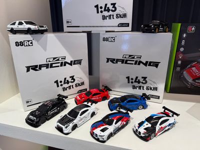 AE86 1:43 Alloy 4WD Metal Drift Car with Accessories_img_1