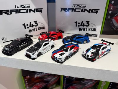 Nissan GT-R (R35) 1:43 Alloy 4WD Metal Drift Car with Accessories_img_2