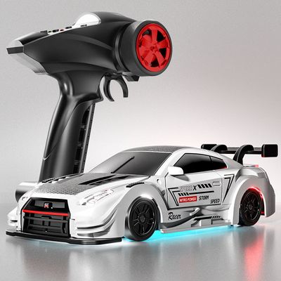 White Nissan GT-R (R35) 1:43 Alloy 4WD Metal Drift Car with Accessories_img_0