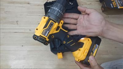 Tolsen 20V Li-ion Brushless Cordless impact Drill 13mm With 14pcs accessories & including 2 battery and Charger Model 87254_img_2