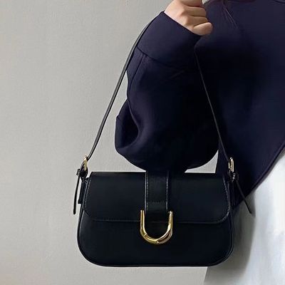 U Glossy premium shoulder bag_img_2