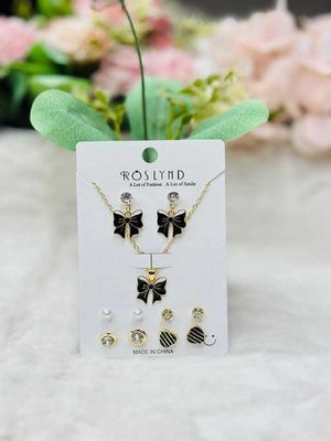 Bou Pendents and earrings set_img_0