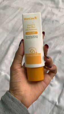 WishCare Vitamin C Pure Glow Milk Sunscreen_img_1