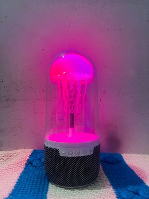 Creative Bluetooth Jellyfish Speaker with Colorful Octopus Lights_img_3