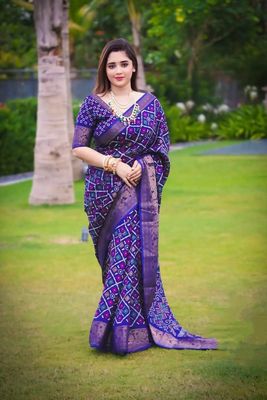 প্রিমিয়াম হাফ সিল্ক শাড়ির সাথে ব্লাউজ পিস আছে_img_2