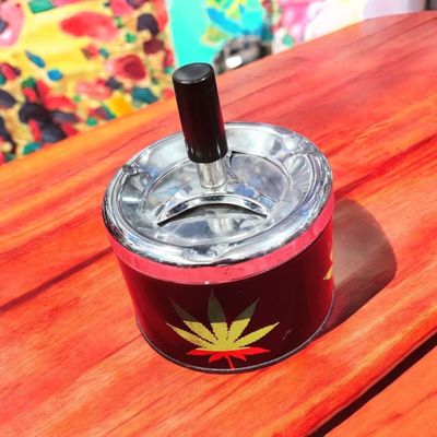 1pcs Windproof Press Rotating Lid Ashtray Metal Modern Gift Home el Rotating r Ashtray Office For Men D1H9_img_2