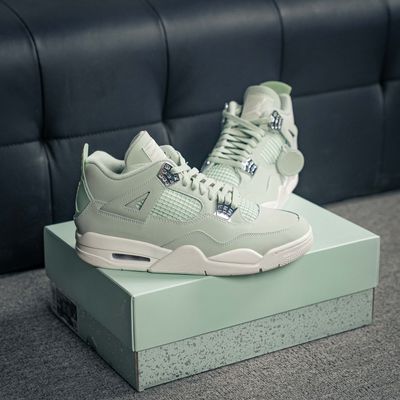 Air Jordan 4 Retro