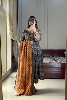 কটন গাউন প্রিমিয়াম কুর্তা থ্রি-পিস সেট_img_0