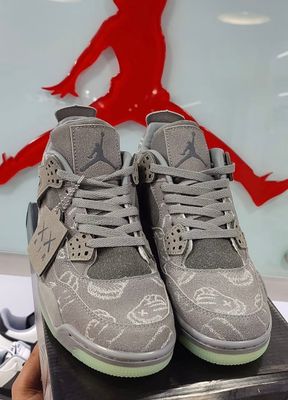 Kaws X Jordan 4 Retro Ash Grey_img_2