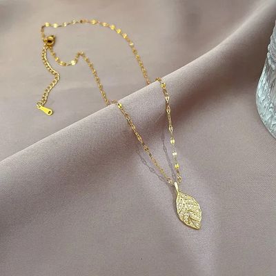 WomenS Luxurious Leaf Titanium Steel Zircon Necklace_img_1