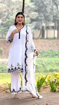 তাঁতাল কাটোওয়ার্ক এমব্রয়ডারি কাজকরা সম্পূর্ণ সেলাই করা থ্রি-পিস কালেকশন_img_3
